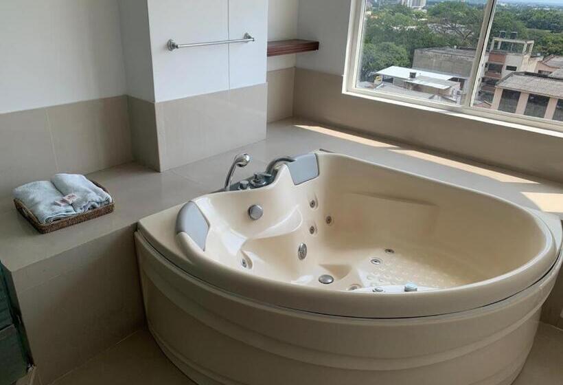 Aw Hotel Chipichape Urban