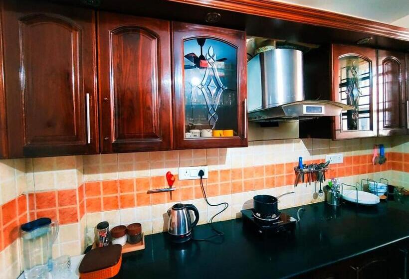 ベッドアンドブレックファースト Little Woods Family Stay On Manali Expressway