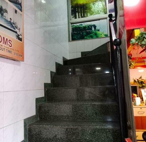 酒店 Hariyalee Silver Inn