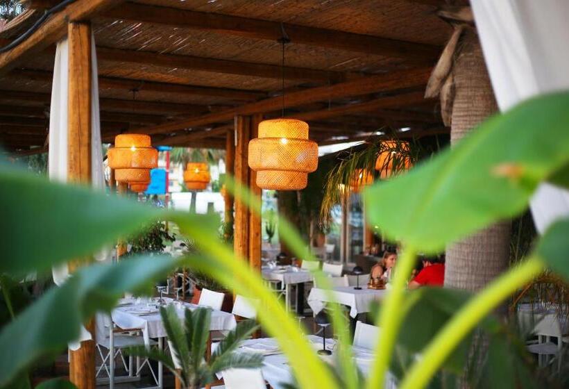 בית מלון כפרי Oricon Coast Luxury Resort