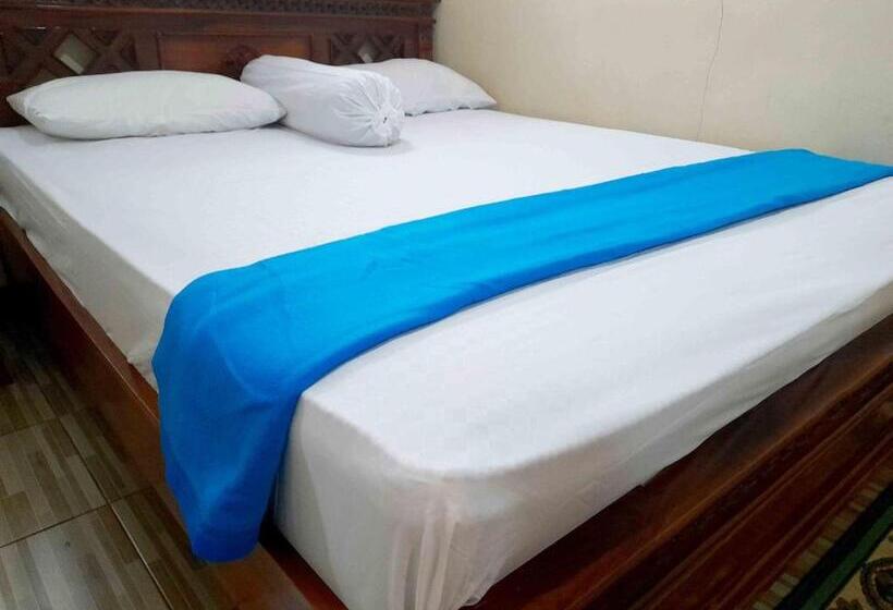 בית מלון כפרי Shinta Syariah Homestay Dieng Redpartner