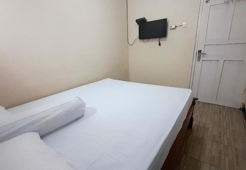 בית מלון כפרי Shinta Syariah Homestay Dieng Redpartner