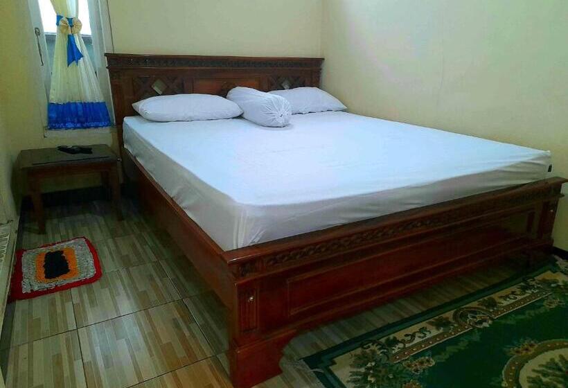 בית מלון כפרי Shinta Syariah Homestay Dieng Redpartner