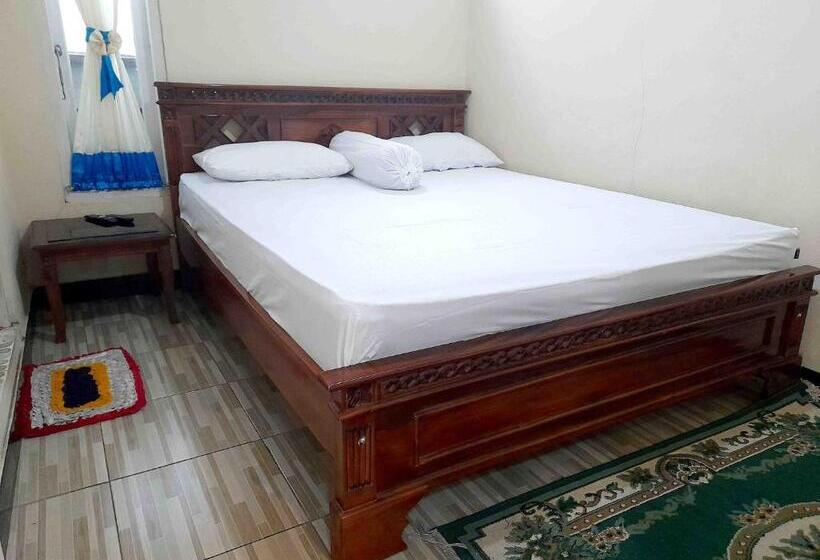 בית מלון כפרי Shinta Syariah Homestay Dieng Redpartner