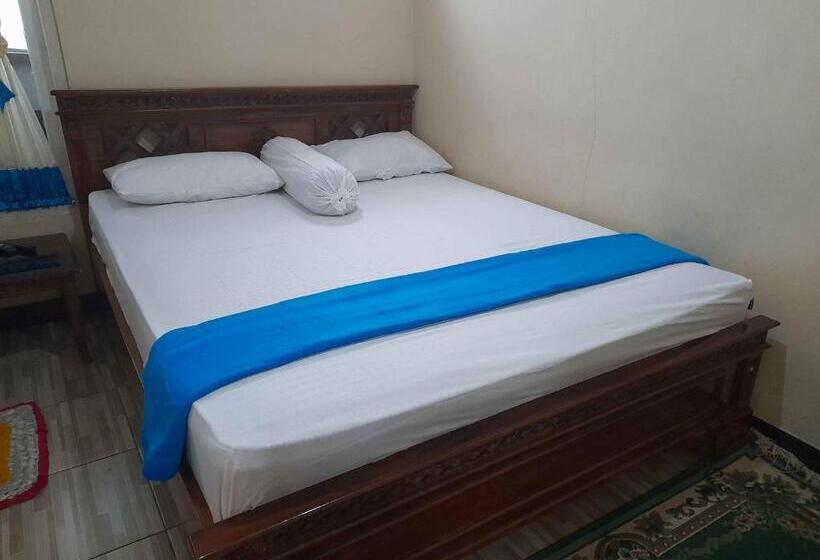 בית מלון כפרי Shinta Syariah Homestay Dieng Redpartner