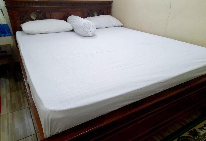 בית מלון כפרי Shinta Syariah Homestay Dieng Redpartner