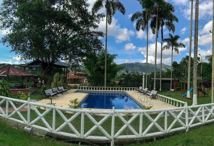 بنسيون Room In Lodge   Tree House Finca La Floresta Verde