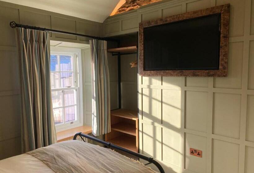 بنسيون The White House