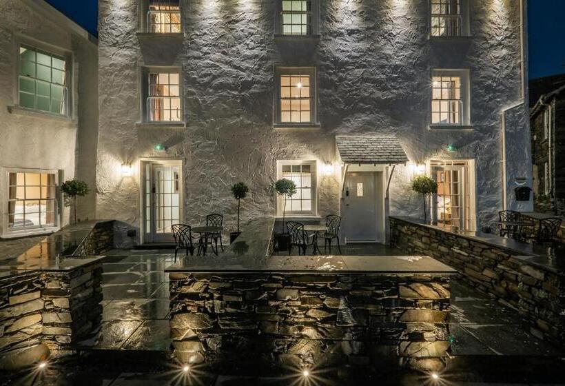 بنسيون The White House