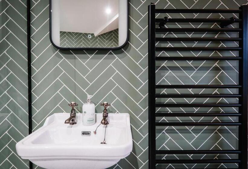 بنسيون The White House