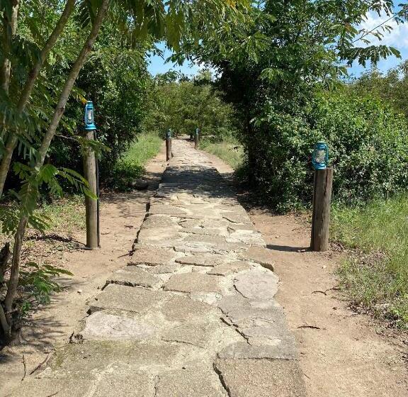 هتل Enshama Game Lodge And Campsite