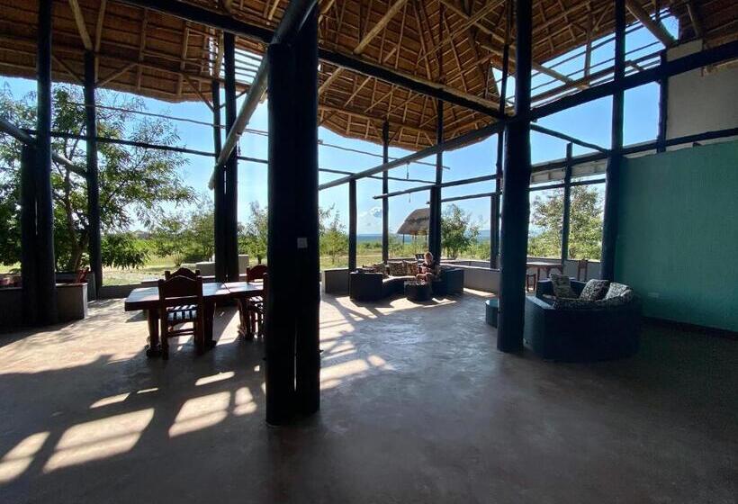 هتل Enshama Game Lodge And Campsite