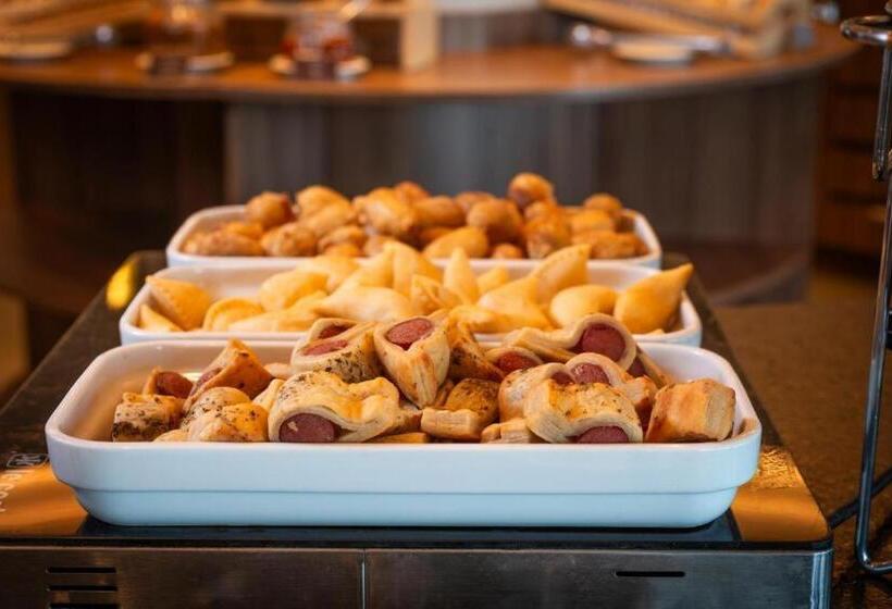 Отель Golden Gramado Resort Laghetto