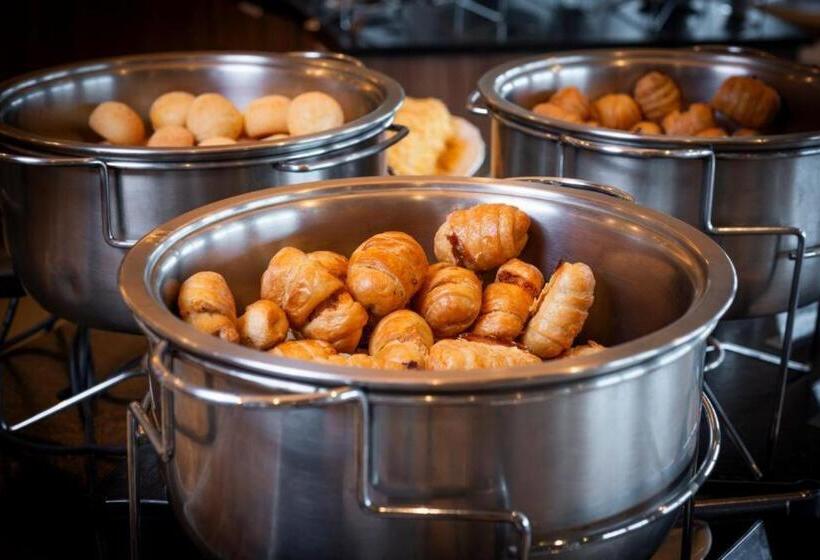 Отель Golden Gramado Resort Laghetto