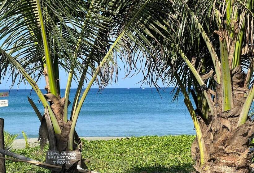 هتل North Shore Beach Resort