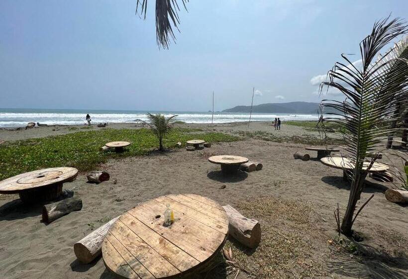 هتل North Shore Beach Resort