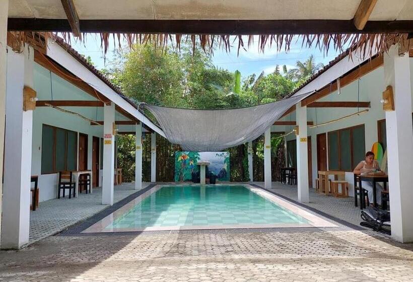 هتل North Shore Beach Resort