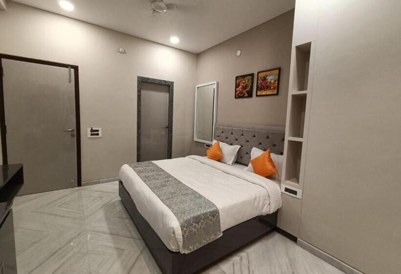 בית מלון כפרי Shri Anand Dham, Nathdwara   125 Meters Away From The Temple