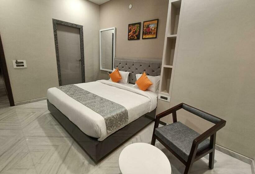 בית מלון כפרי Shri Anand Dham, Nathdwara   125 Meters Away From The Temple