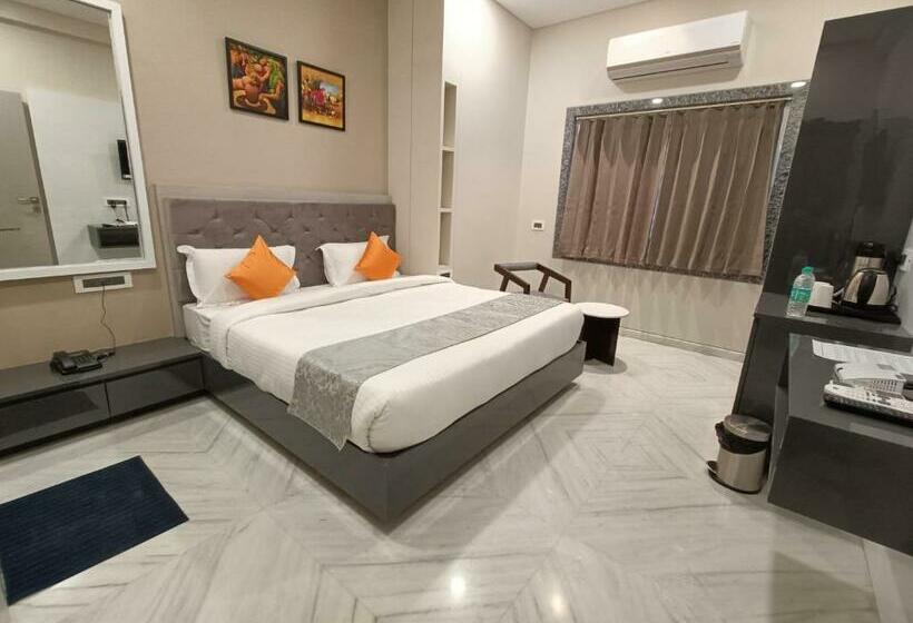 בית מלון כפרי Shri Anand Dham, Nathdwara   125 Meters Away From The Temple