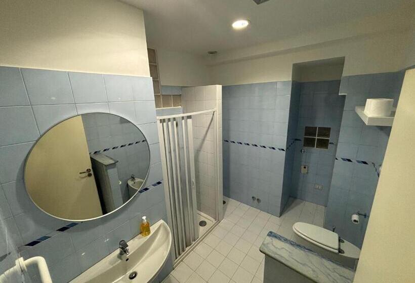 پانسیون Essential & Parking In Centro Città Con Parcheggio Privato E Wifi