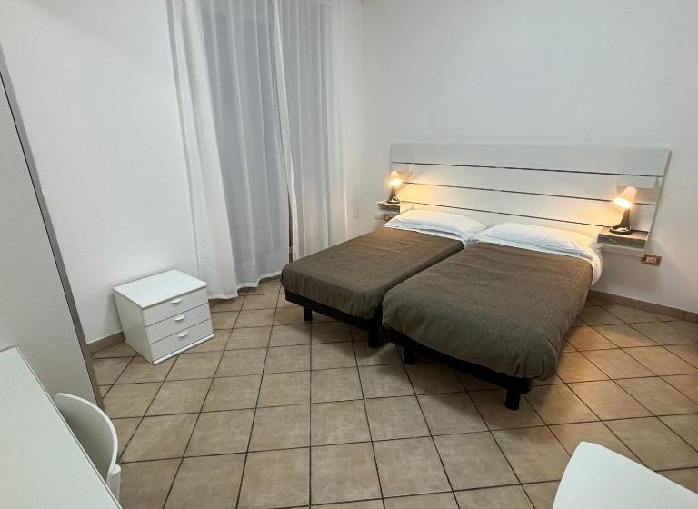 پانسیون Essential & Parking In Centro Città Con Parcheggio Privato E Wifi