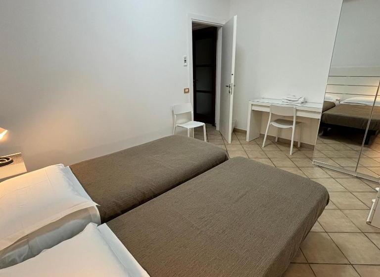 پانسیون Essential & Parking In Centro Città Con Parcheggio Privato E Wifi