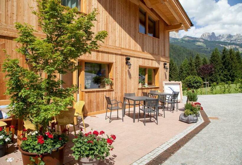 פנסיון La Lum De Roisc