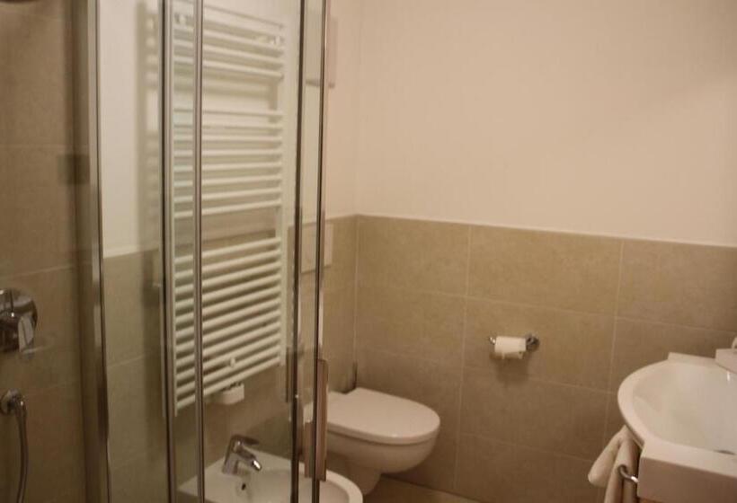 פנסיון La Lum De Roisc