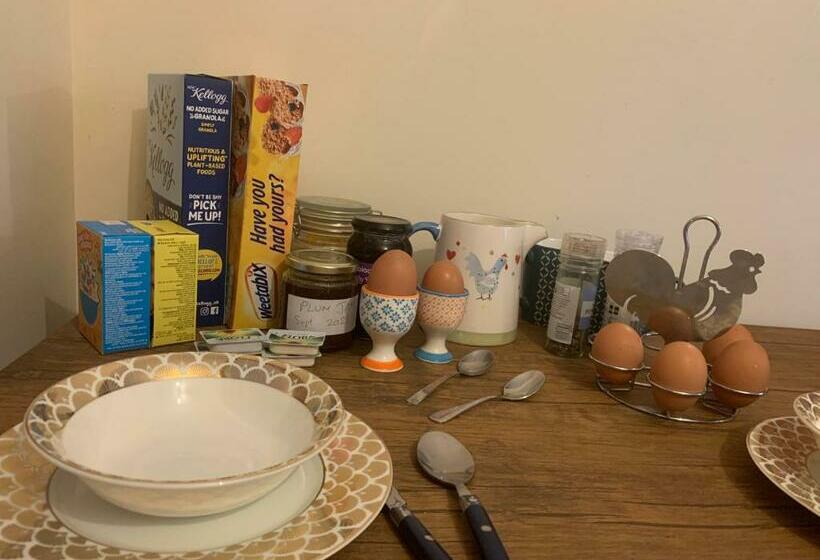 Bed and Breakfast Farmhouse Studio Near Shrewsbury