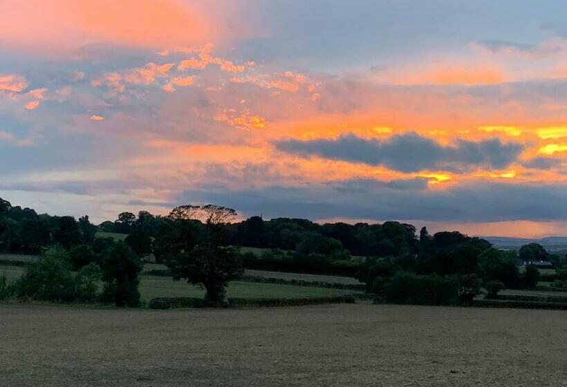 Bed and Breakfast Farmhouse Studio Near Shrewsbury
