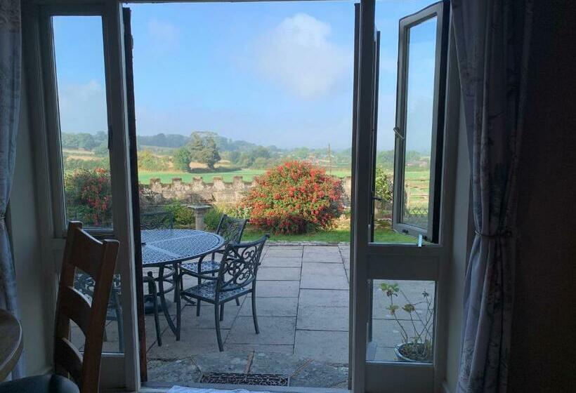 Bed and Breakfast Farmhouse Studio Near Shrewsbury