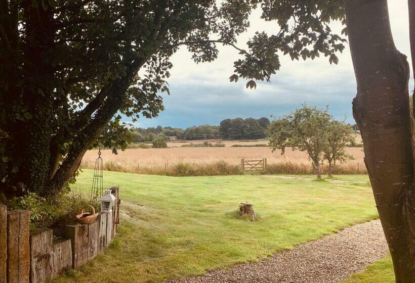 Bed and Breakfast Farmhouse Studio Near Shrewsbury