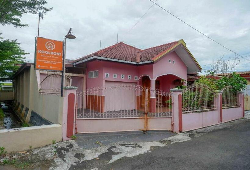 ホテル Koolkost Syariah Near Living Plaza Purwokerto