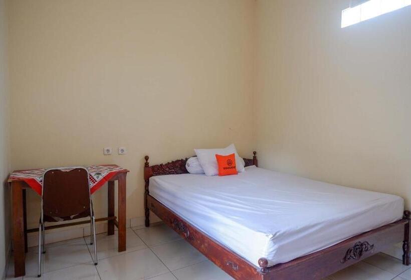 Отель Koolkost Syariah Near Living Plaza Purwokerto