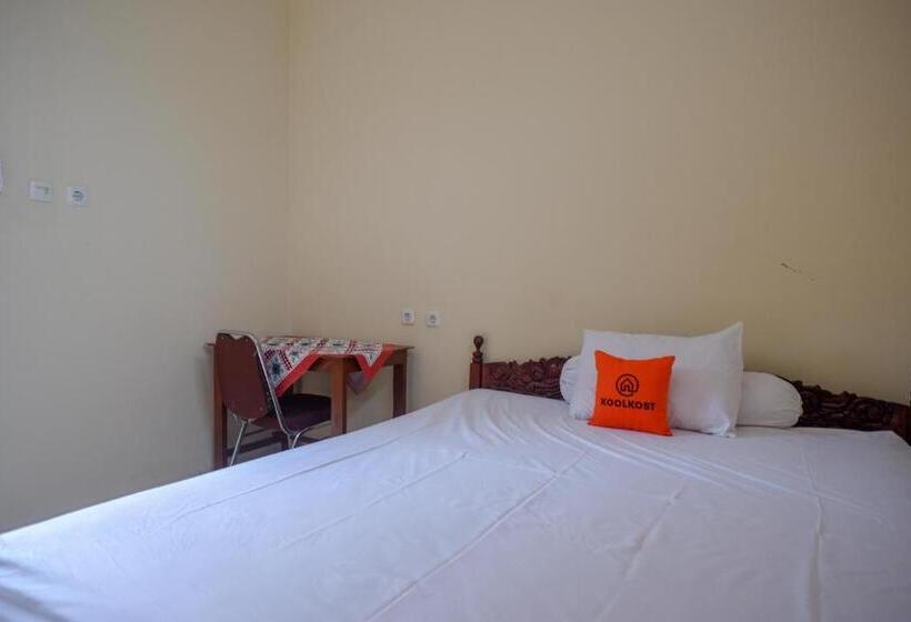 Отель Koolkost Syariah Near Living Plaza Purwokerto