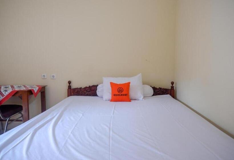 Отель Koolkost Syariah Near Living Plaza Purwokerto