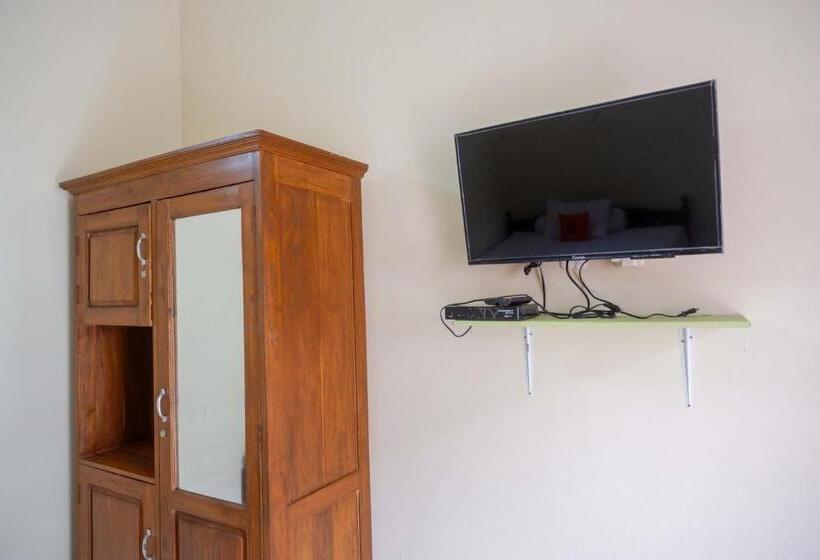 Отель Koolkost Syariah Near Living Plaza Purwokerto