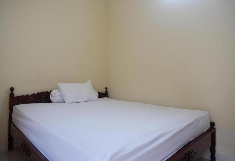 Отель Koolkost Syariah Near Living Plaza Purwokerto