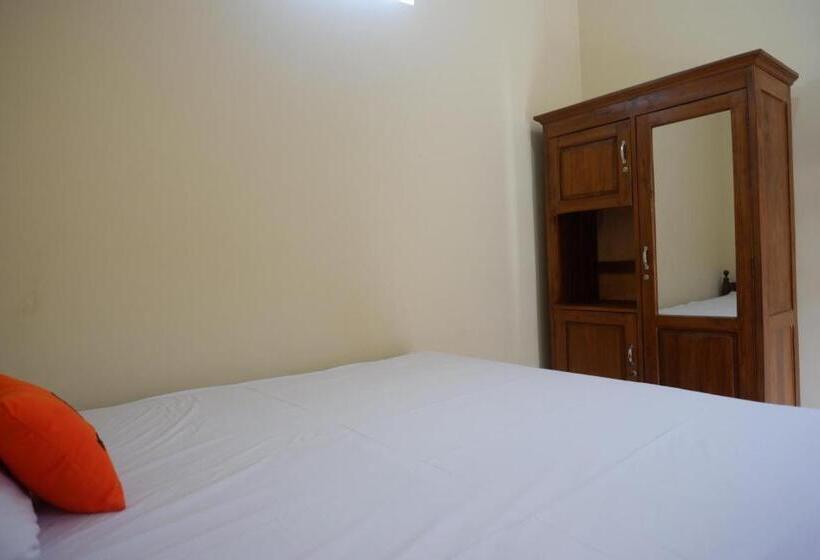 Отель Koolkost Syariah Near Living Plaza Purwokerto