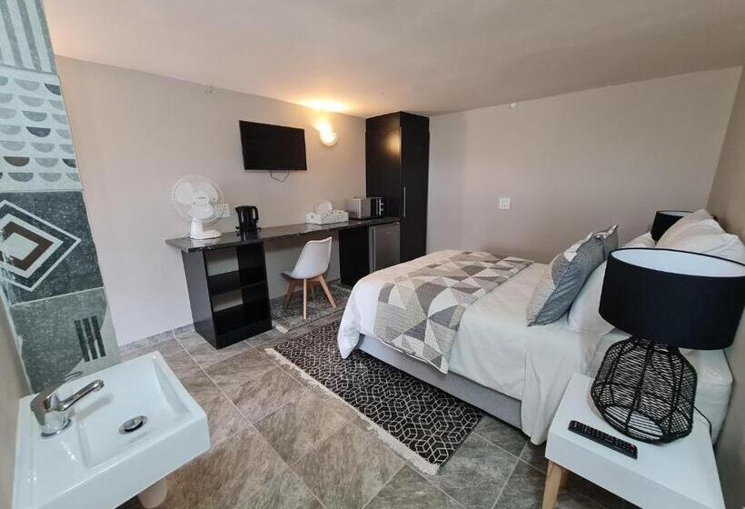 هتل The Thatch Hide