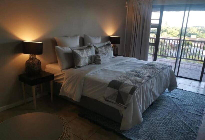 هتل The Thatch Hide