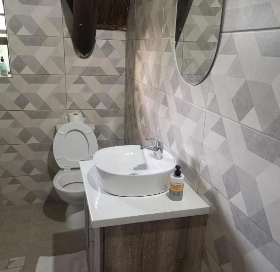 فندق The Thatch Hide