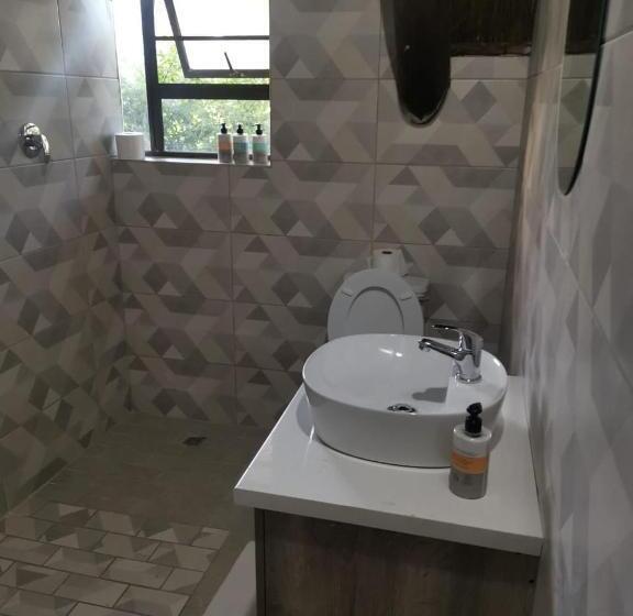 فندق The Thatch Hide