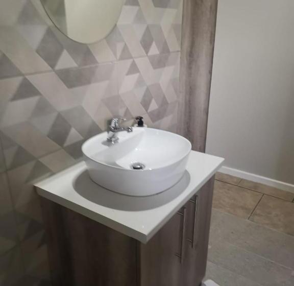 فندق The Thatch Hide