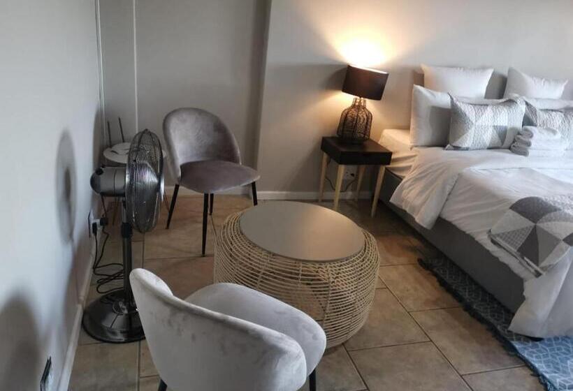 فندق The Thatch Hide