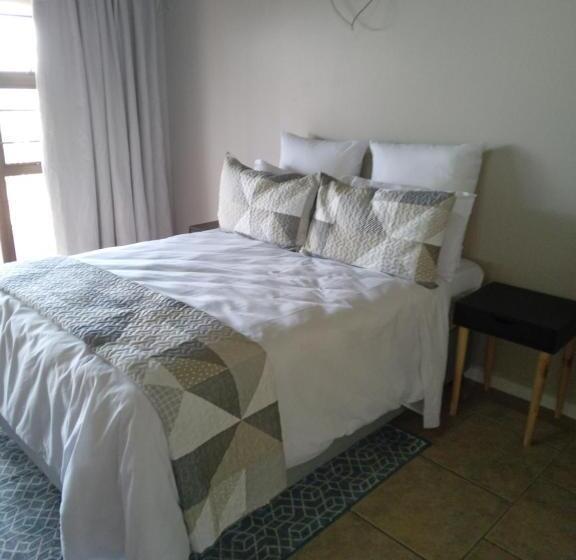 فندق The Thatch Hide