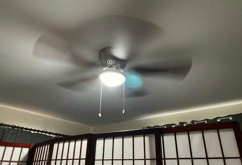 فندق صغير Private Cubicle   Single Bed   Mixed Shared Dorm   Miami Airport