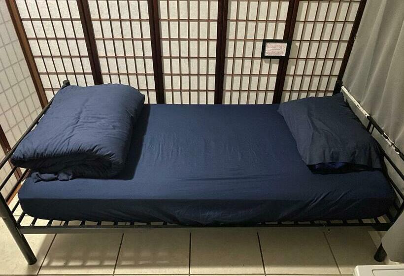 فندق صغير Private Cubicle   Single Bed   Mixed Shared Dorm   Miami Airport