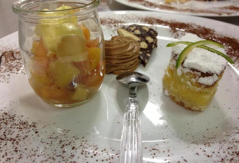 فندق De La Ville